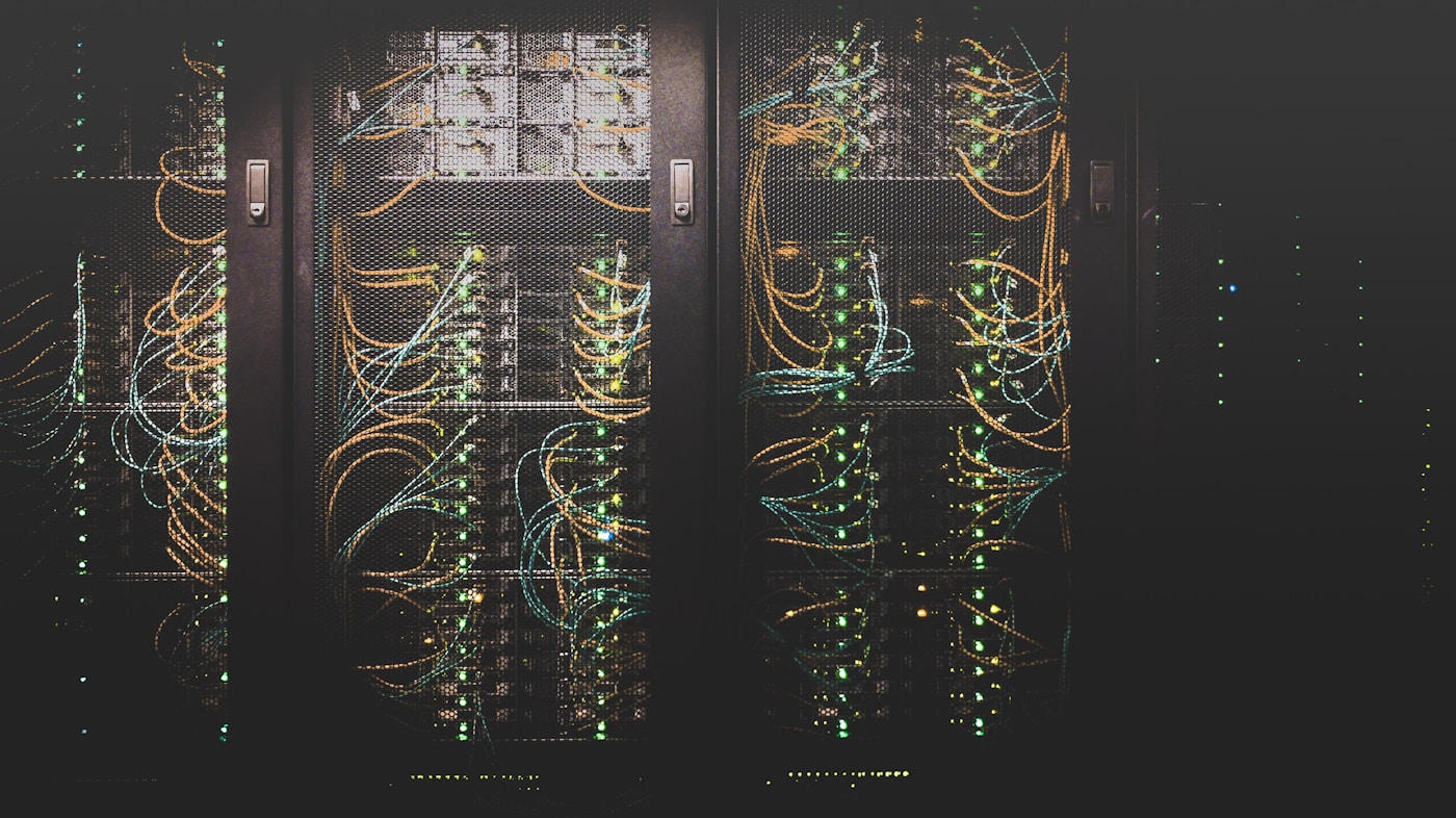 Rak server pusat data untuk layanan internet dedicated